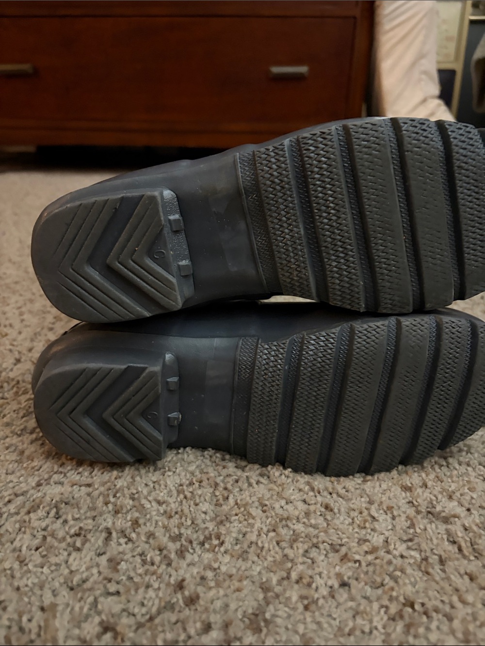 Hunter Tall Gloss Rain Boots in Gray - Picture 6 of 8